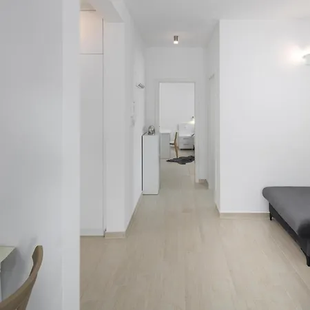 Apartment 1 Bedroom Lovely In