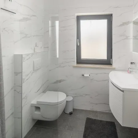 Apartment 1 Bedroom Lovely In