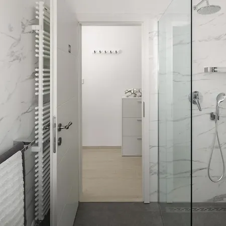 Апартаменты 1 Bedroom Lovely In