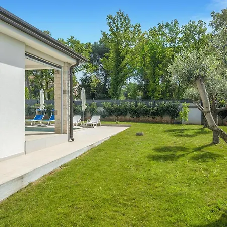Apartment 1 Bedroom Lovely In Porec